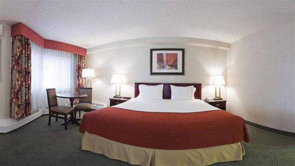 Holiday Inn Express Red Deer By Ihg Exterior foto